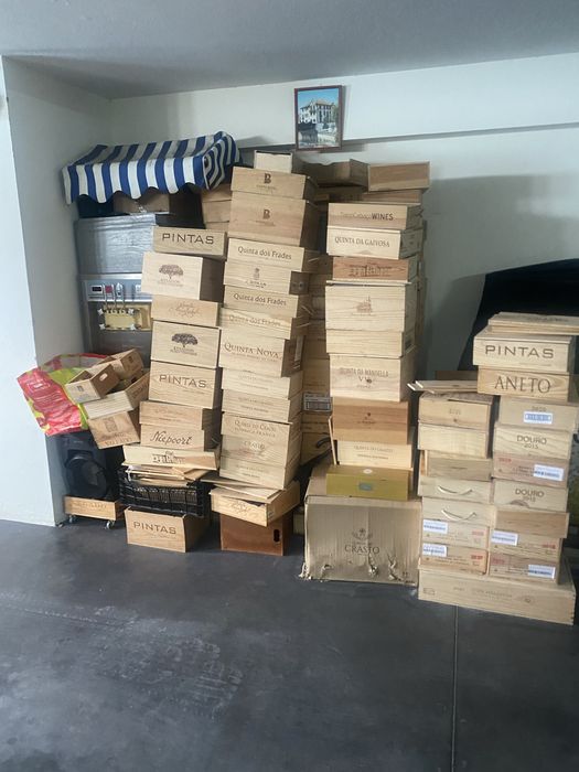 Caixas de vinho vazia