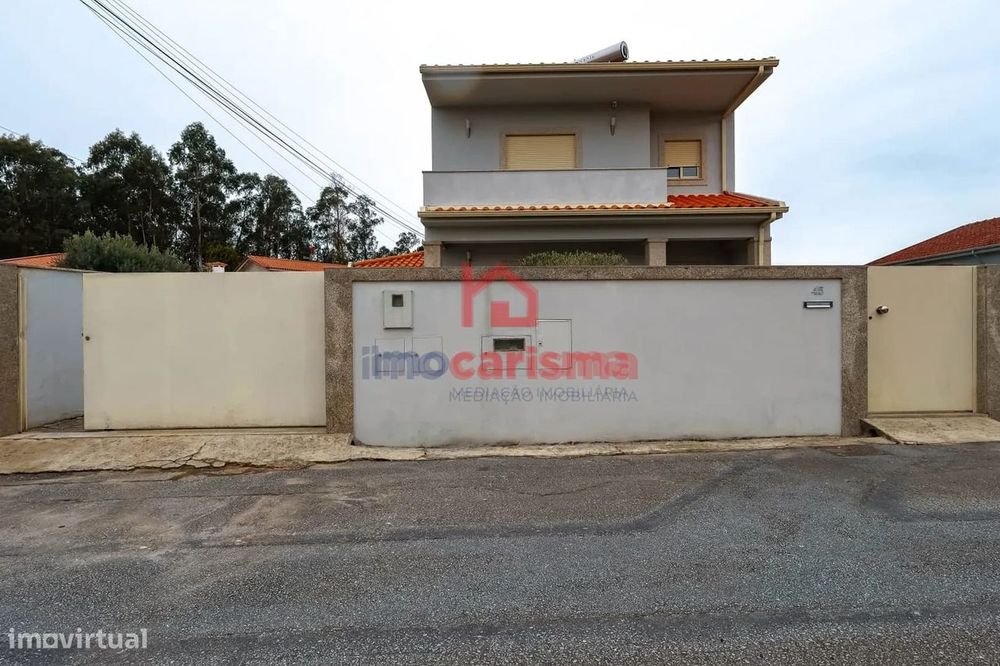 Moradia Individual T3 para Arrendamento em Landim, Vila Nova de Famali