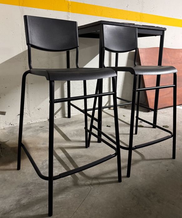 Mesa com 2 cadeiras (IKEA)