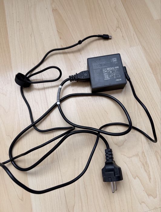 Asus Rog 100W USB charger + Levovo Legion Go + Asus Rog Ally