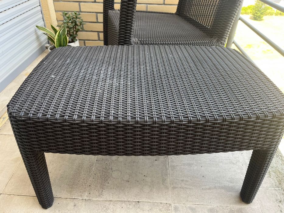 vendo 2 cadeiras c mesa