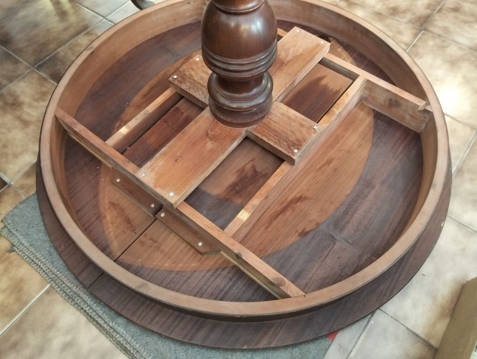 Mesa de madeira maciça redonda extensível em muito bom estado estilo Pé de Galo -  Preço ESPECIAL