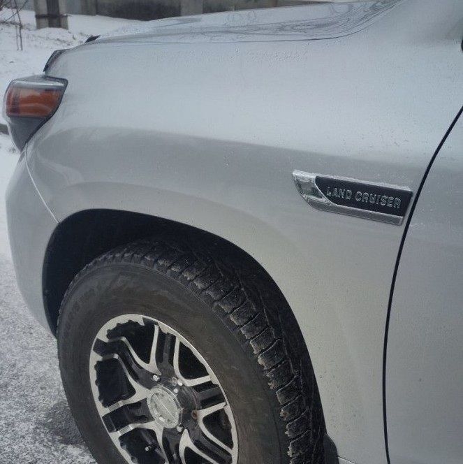 Надпись Land Cruiser Prado на боковые крылья автомобиля Крузер Прадо