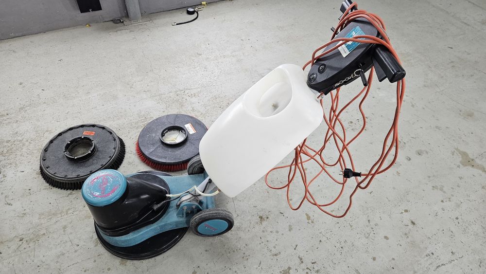 Однодискова прибиральна машина