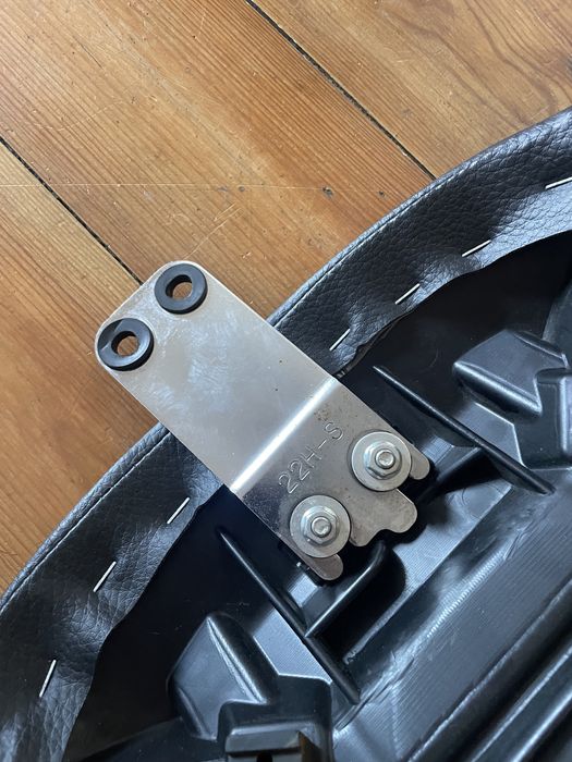 Siedzenie przednie Suzuki VLR1800 C109R Intruder