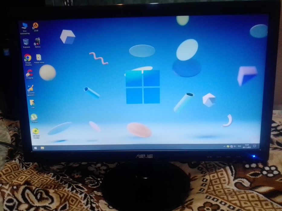 комп'ютер та манітор