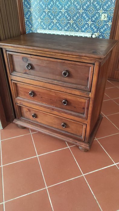 Cómoda em madeira de 3 gavetas
