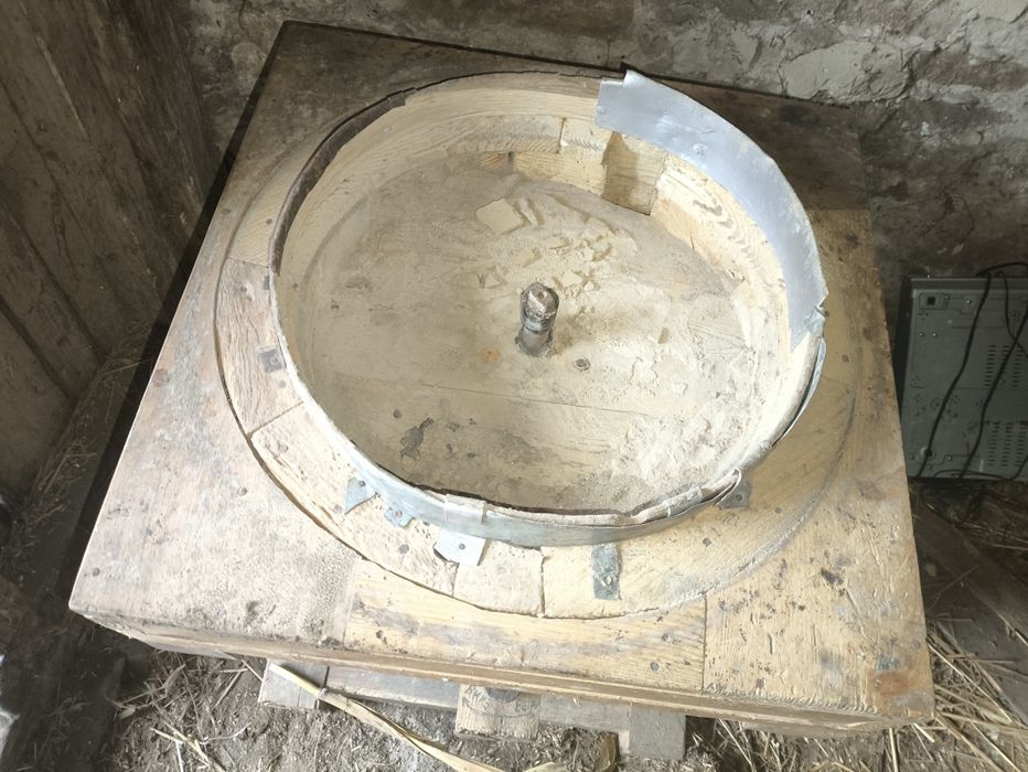 Млин на жорнах з каменю