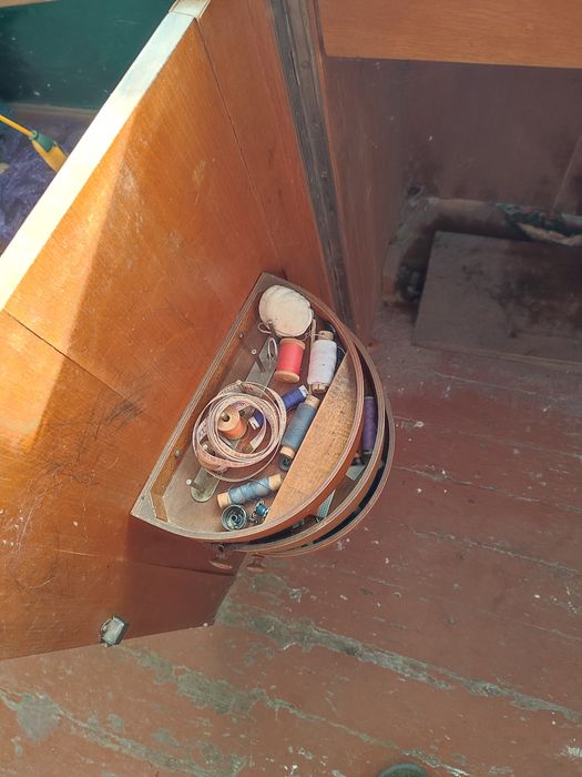 Продам швейну машинку