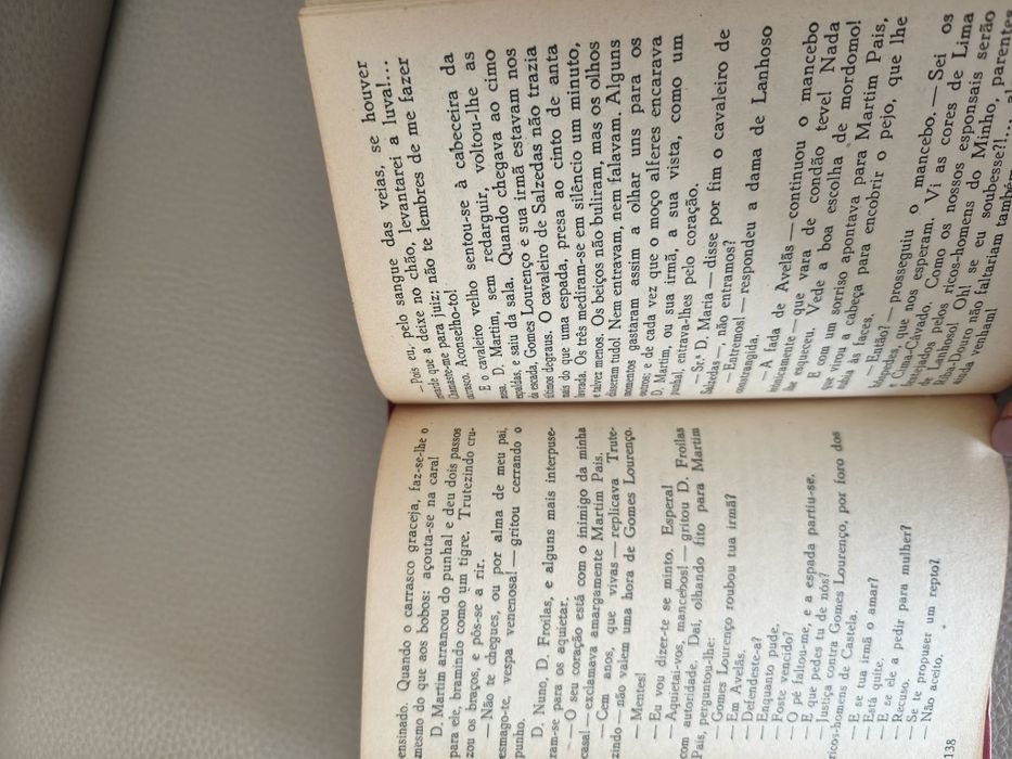 Livro antigo em português