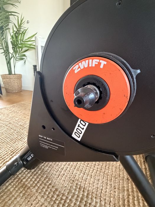 Rolo de Treino de Bicicleta D100 com "Zwift Cog and Click"