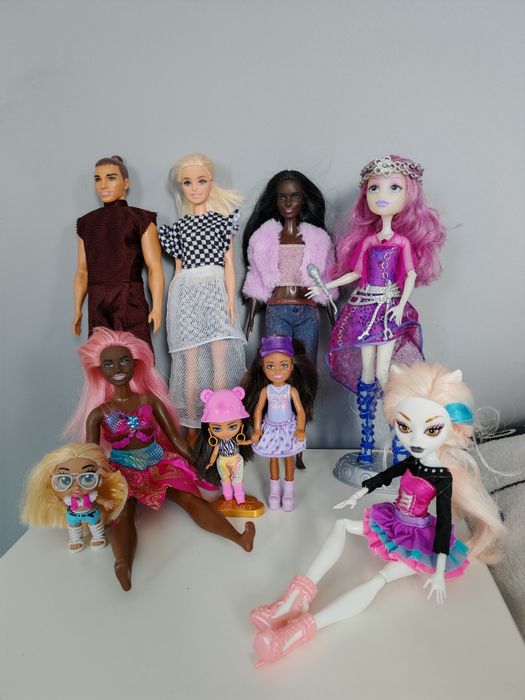 Barbie i inne z dodatkami, zestaw