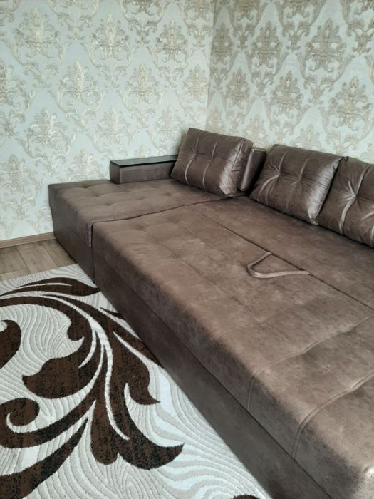Продам семейный диван большой