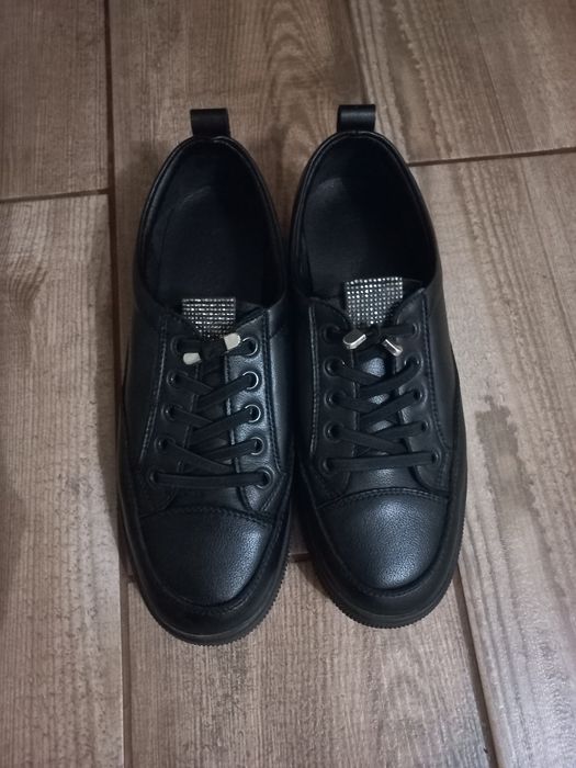 Шкіряні кросівки/туфлі жіночі 38 розмір