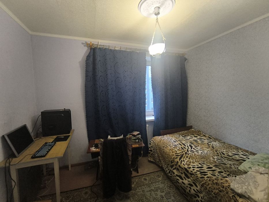 Продам трёхкомнатную на Обелиске 29900