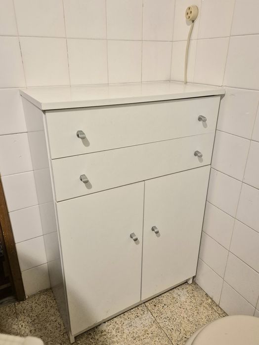 Móvel auxiliar de casa de banho