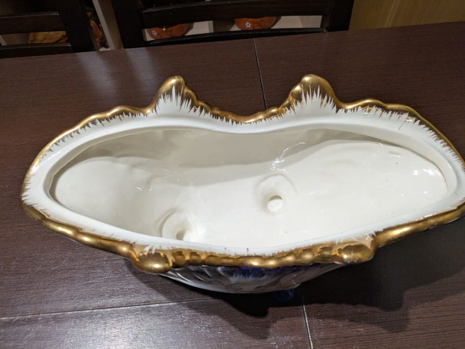 Vendo uma terrina à moda antiga