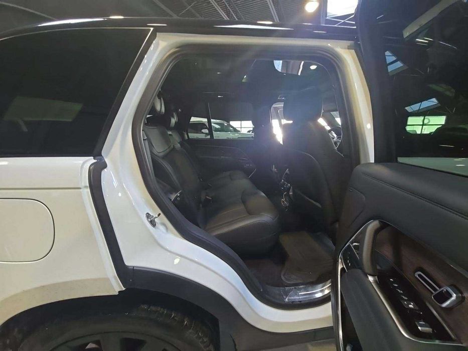 2025 Land Rover Range Rover Plug-In Hybrid SE