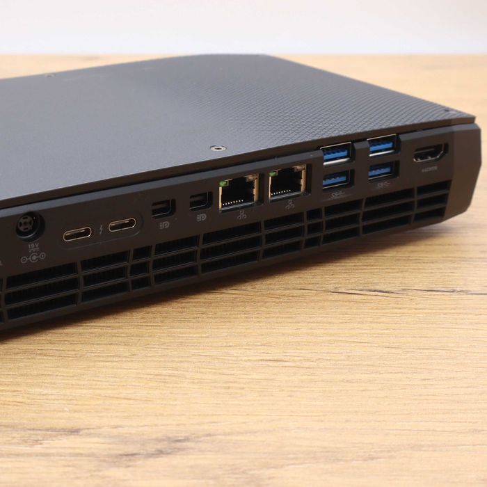 Intel NUC Hades Canyon 8I7HNK1 (i7/32RAM/SSD)