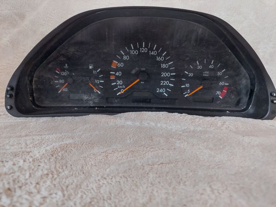 Панель приладів / щиток приборів / спідометр Mercedes CLK W208 A2085400111
