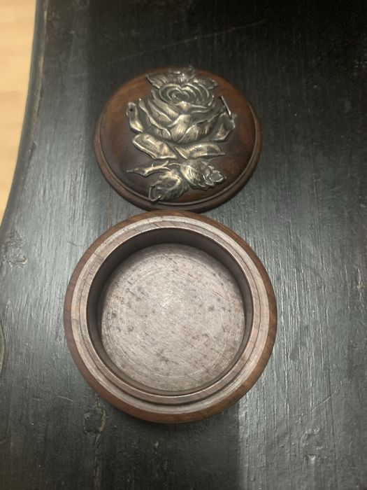 Guarda joias em pau santo com aplicação em prata