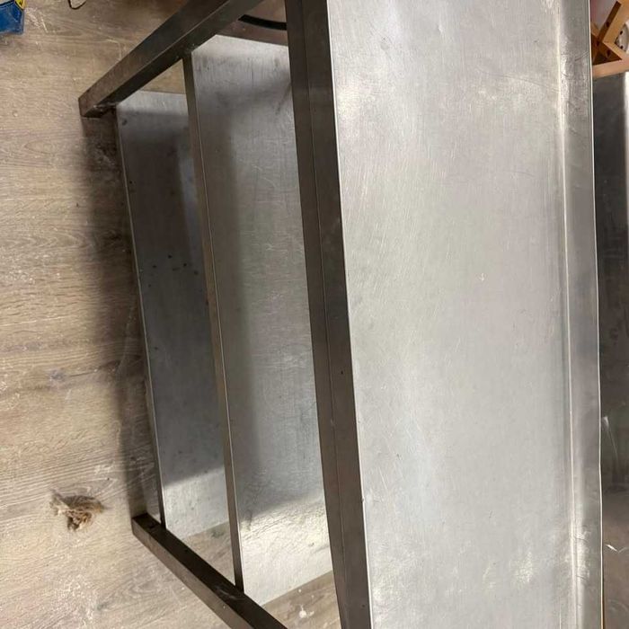 Mesa / móvel em inox para cozinha profissional.