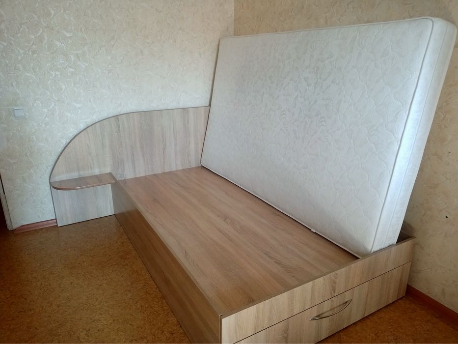 Кровать для спальни