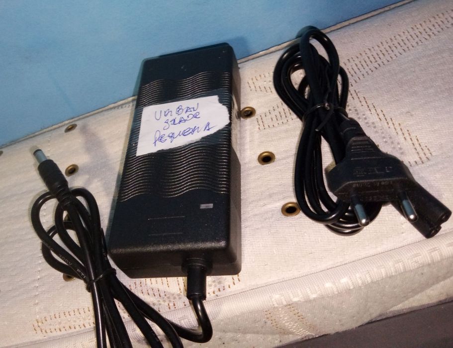 Carregador pra trotinete, bicicleta, motas eletrônica e etc