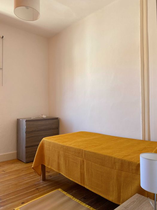 Arrenda-se Quarto Estudante  - perto IST - vista Tejo