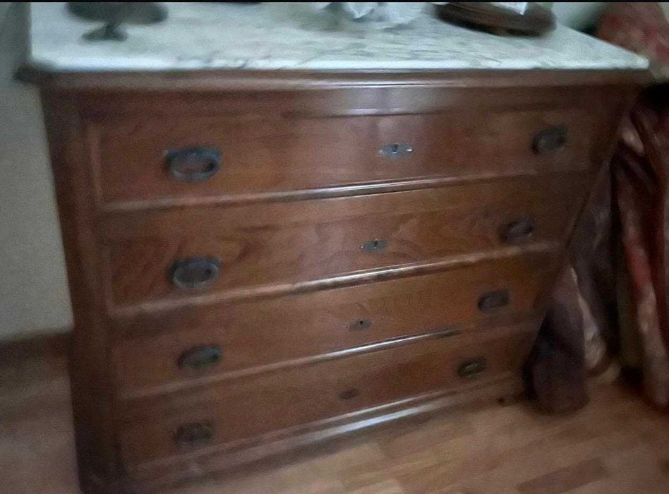 Móveis antigos para venda