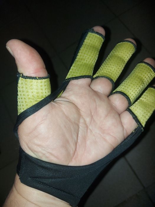 Захистна хокейна рукавичка adidas роз М  ліва