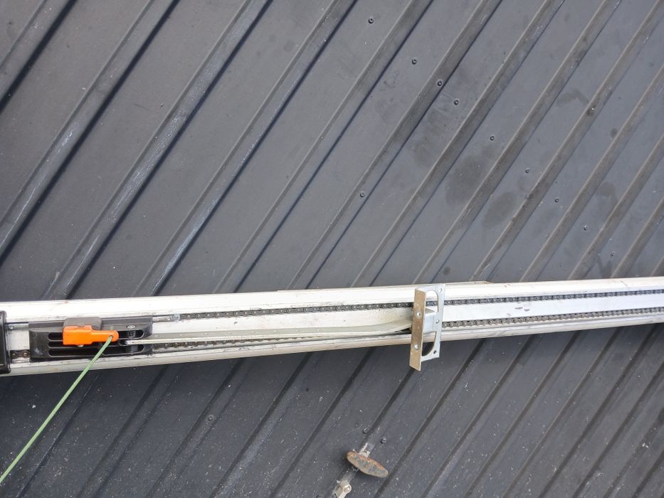 Motor automatismo para portão de garagem  Roger