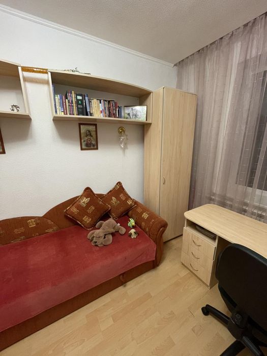 Продається комплект меблів