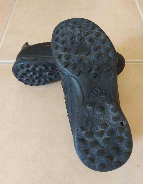 Chuteiras Adidas T28