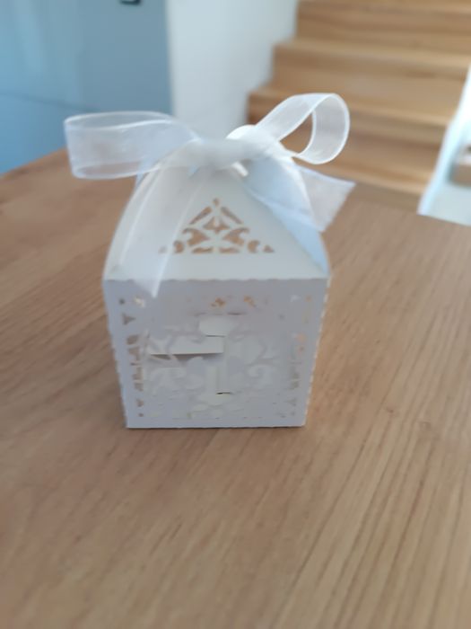 Pudełko na prezenty dla gości ażurowe chrzest IHS (zestaw 17sztuk)