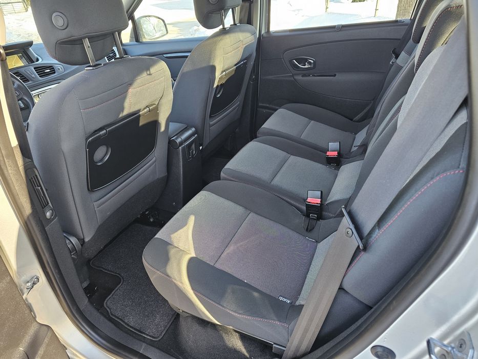 Sprzedam samochód  Renault Scenic benzyna  bogate wyposażenie