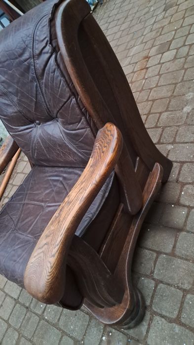 Antyczny fotel skórzany