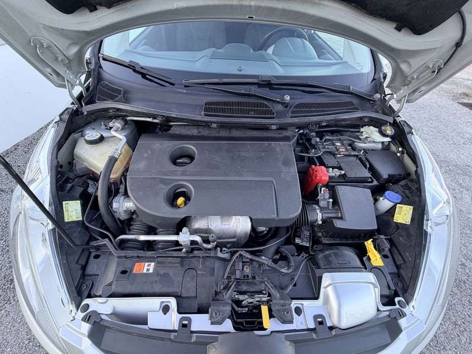 Ford fiesta 1.6 tdci motor PSA 110 cv exlente estado .
