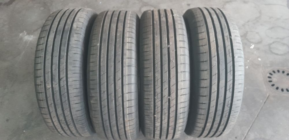 Opony 215/60R17 96H Goodyear Efficient Grip (kpl)