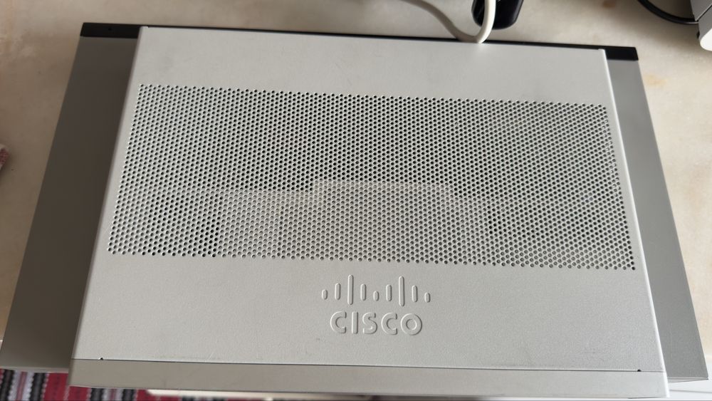 Cisco C1111-8P, da série ISR 1100