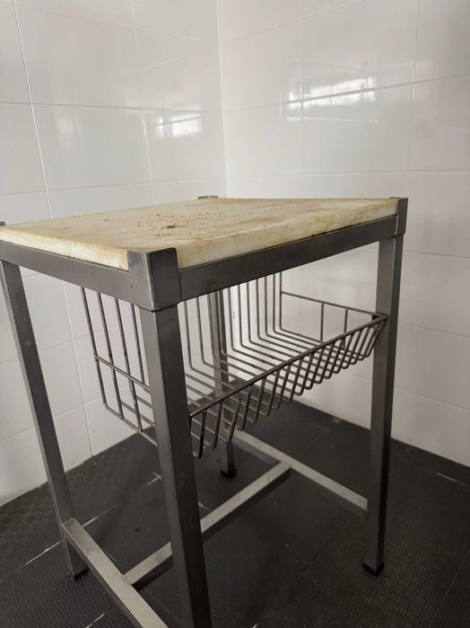 Mesa de Trabalho Inox para Talho/Cozinha com Cesto - 61x61x95 cm