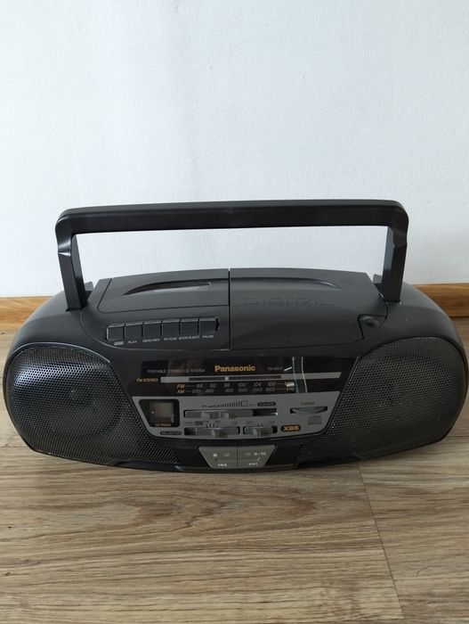 Radiomagnetofon z CD Panasonic