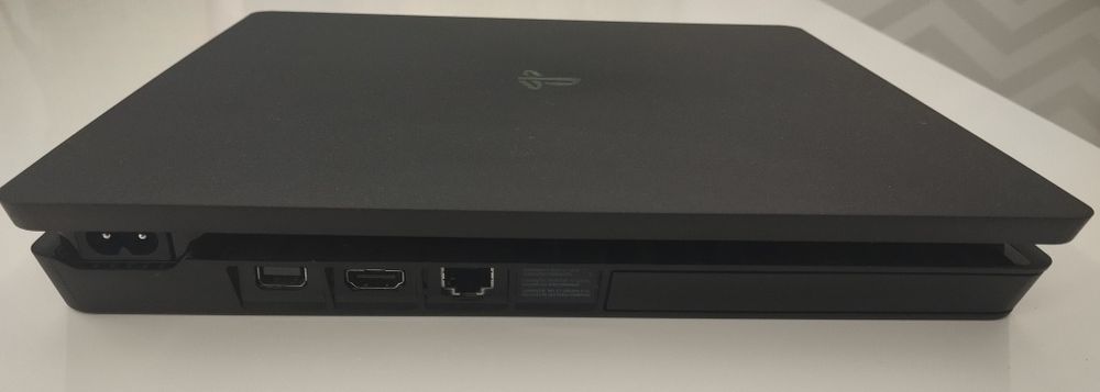 PS4 + comandos+ acessórios