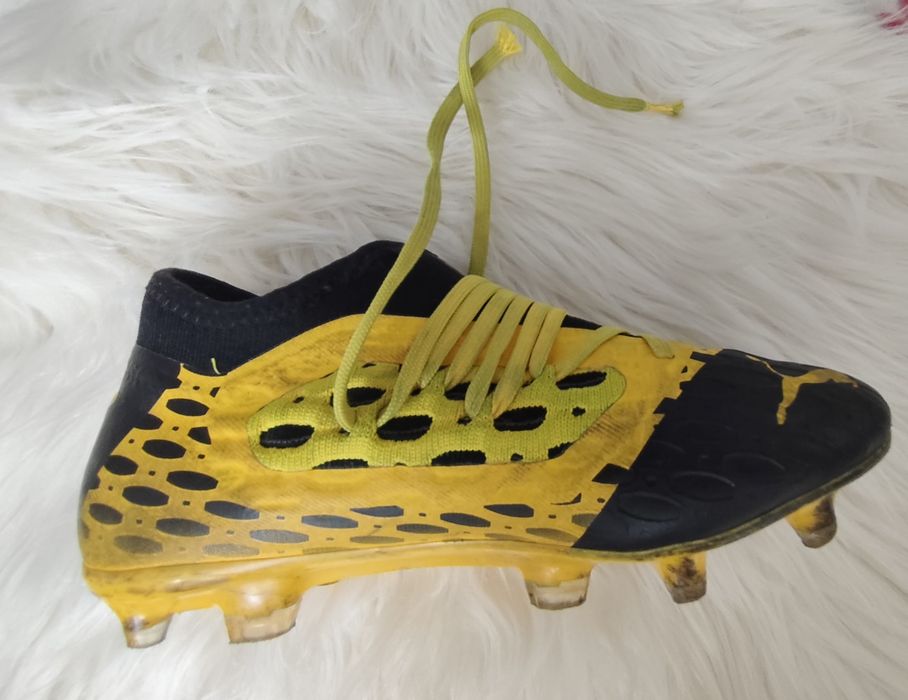 Puma lewy but Korki do gry w nogę, jeden żółto czarny, r. 35