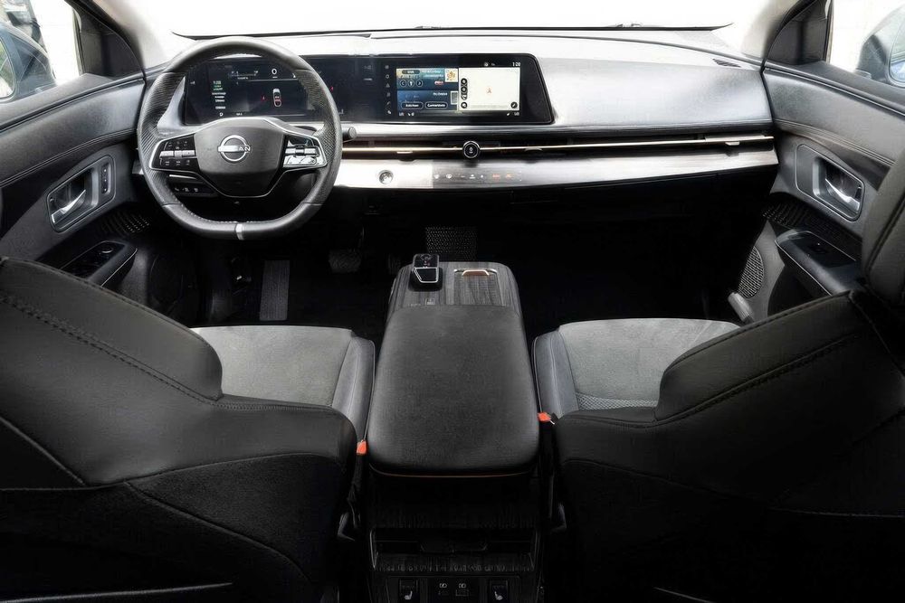 Nissan Ariya      2024
