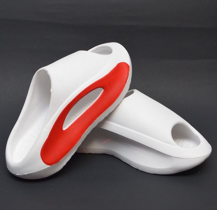 Стильные женские шлепки с высоким подъемом.