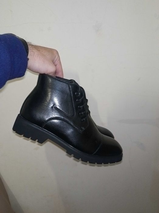 Botas Pretas Simples