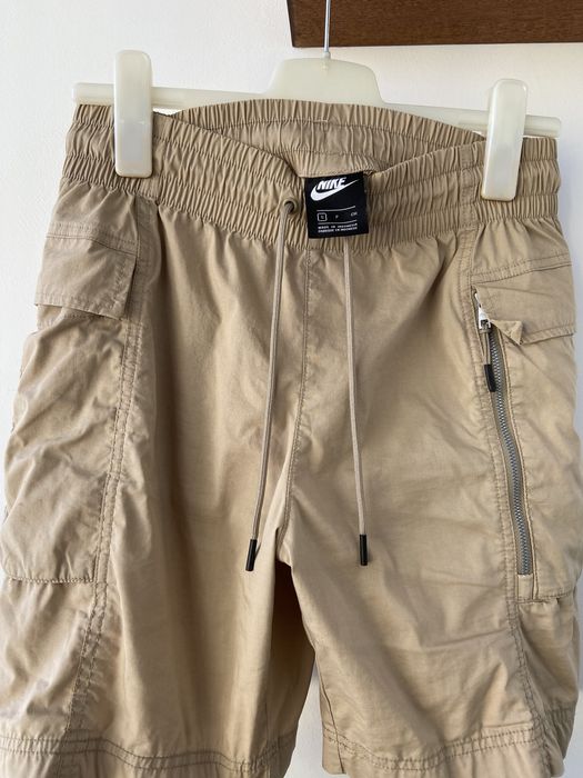 Calções Cargo Nike (tamanho: S)