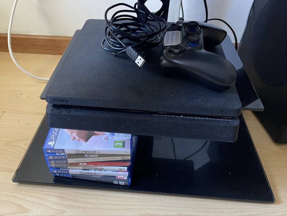 Vendo playststion 4 + 5 jogos