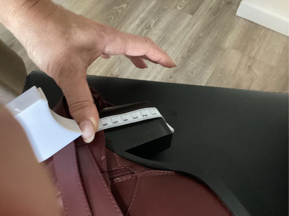 Botas novas bordeaux, 40, em caixa. Com salto, ver fotografias.